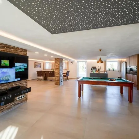 Residenz Zugspitzblick Mit 6 Schlafzimmern By Interhome *